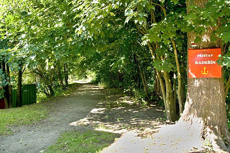 Balónový hotel a pivovar Radešín