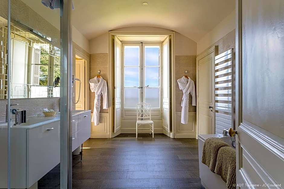 Chateau De Rochecotte