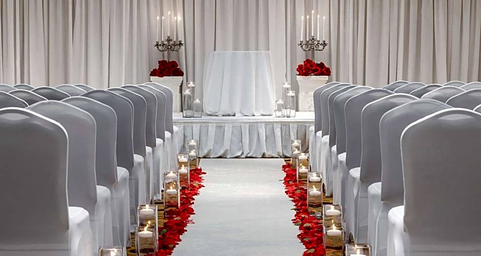 Hilton Indianapolis Hotel & Suites