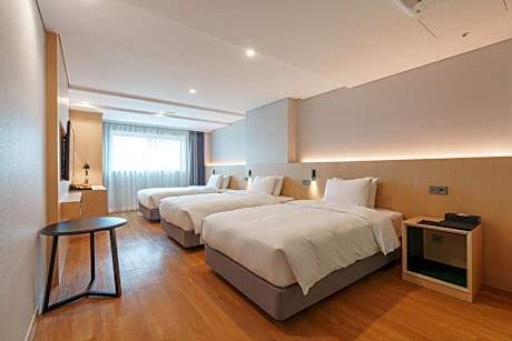Deluxe Triple Room
