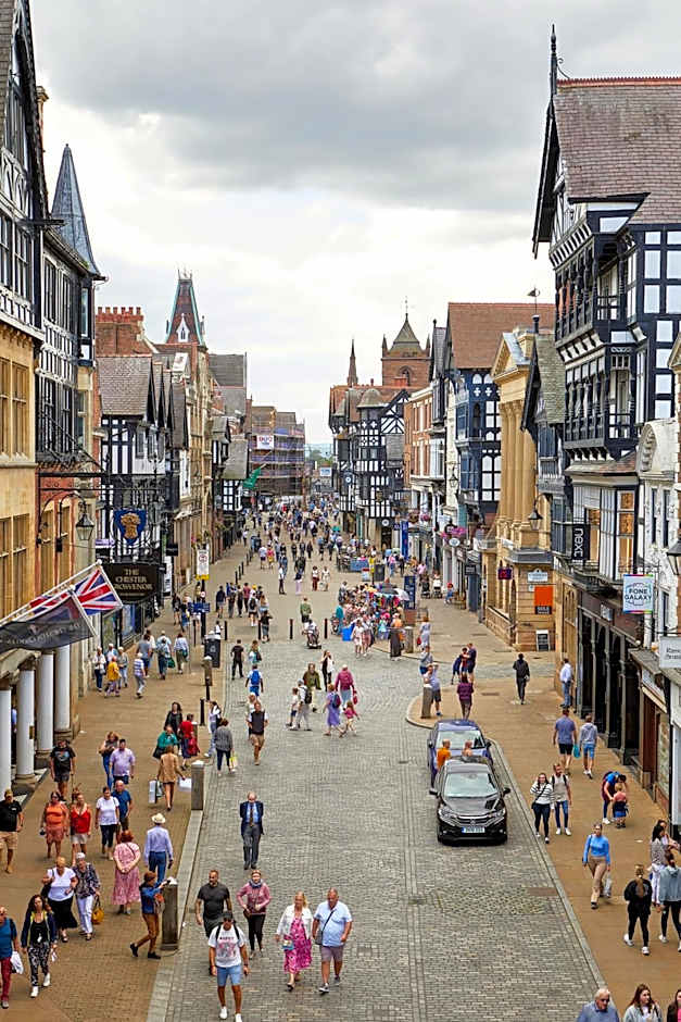 Macdonald New Blossoms Hotel