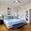 Amazing Condos Beautiful View 2 Blocks To French Quarter, Small Rooftop Pool, Gym, Seanger Theater, Super Dome, And Bourbon St