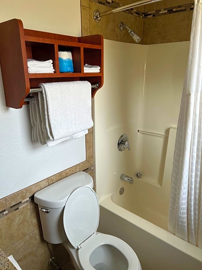 All Star Inn & Suites