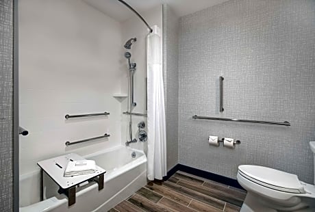 King Accessible Room W/ Roll-In Shower Ns