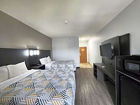 Deluxe Queen Room with Two Queen Beds - Smoking