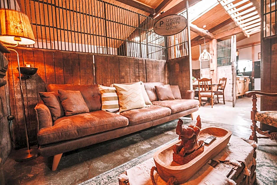 CRASH'NSTAY - Paardenstal