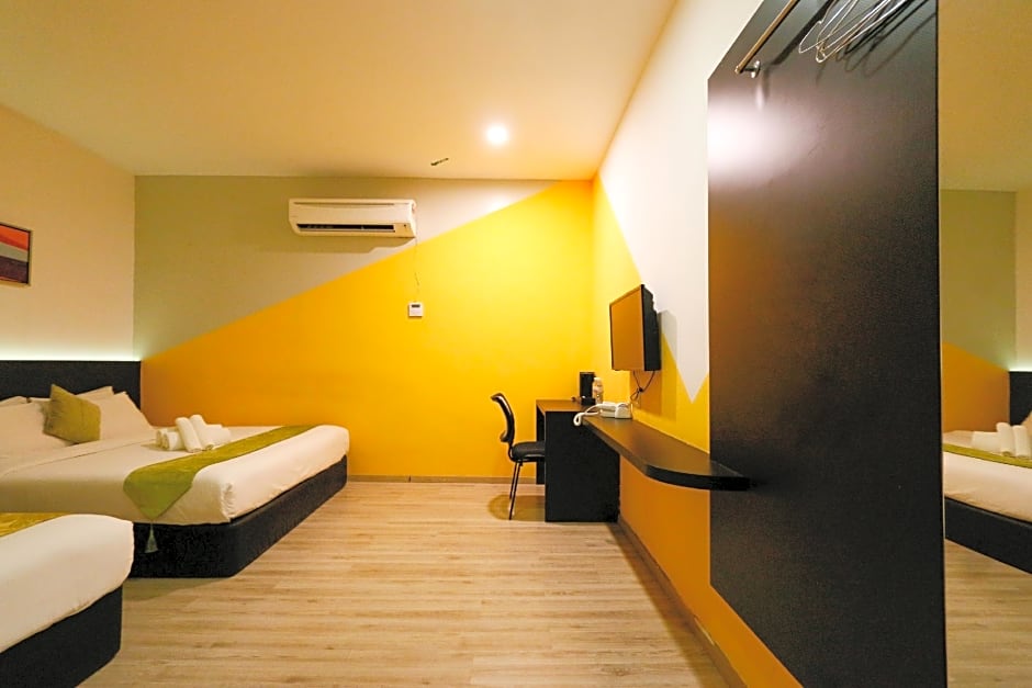 Swing & Pillows - Golden Roof Hotel Sunway Ipoh