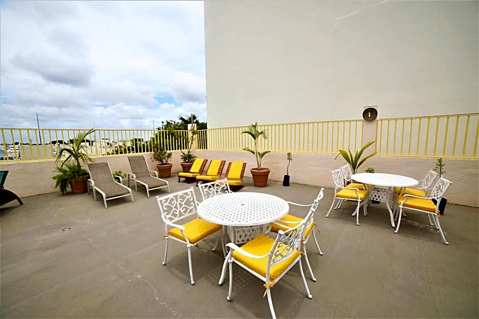 Hotel 12 BEES by Kavia