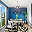 Beverly Hills Penthouse 2 BR Apt with Parking 407