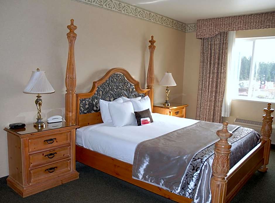 Zdjęcie 1 z 4 — 1 Bedroom 1 King Bed Suite