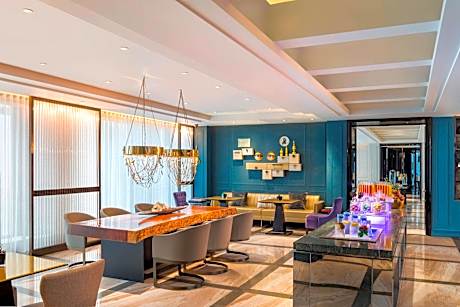 Fantastic Suite, Club level, 1 Bedroom Suite, 2 Double, City view