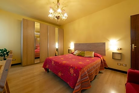 Deluxe Double Room with Private External Bathroom and Terrace