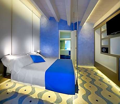 Suite with Pool View
