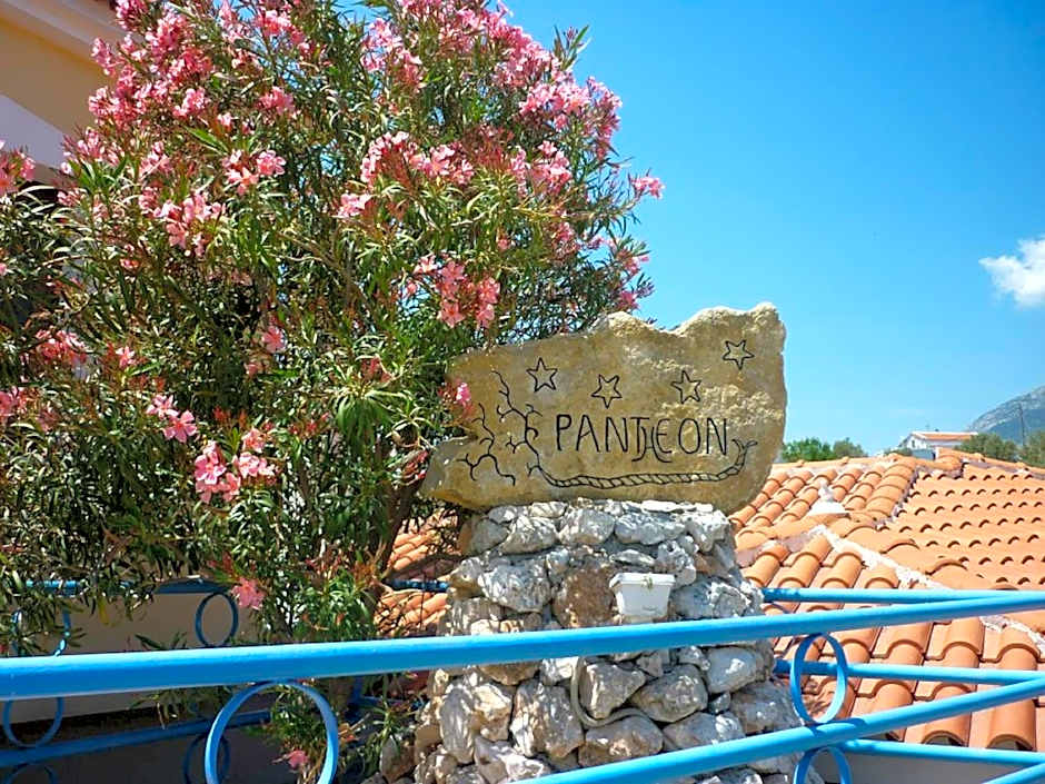 Pantheon Apartments & Studios