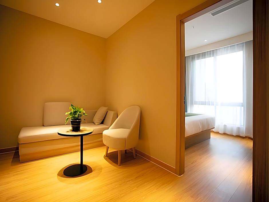 GreenTree Inn Express Shanghai Pudong Lingang New City Yunhan Road