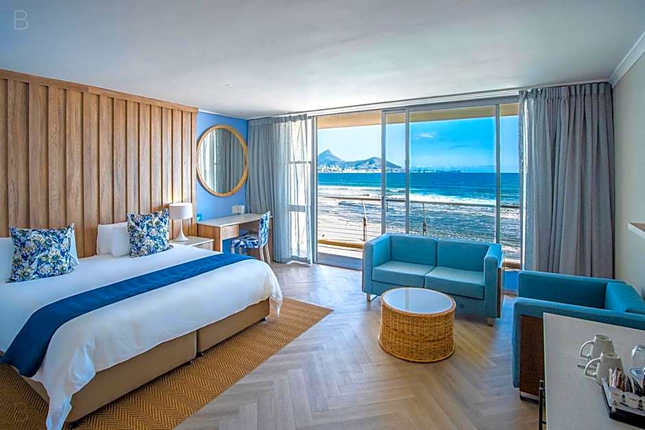 Lagoon Beach Hotel & Spa