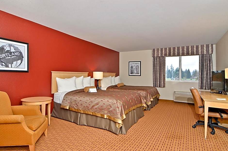 Clackamas Inn and Suites