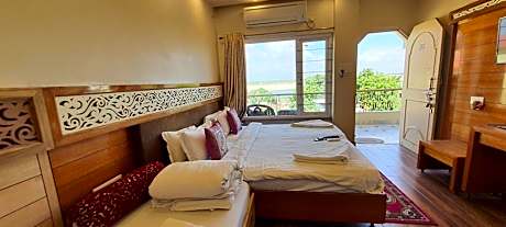 Deluxe Triple Bed River View