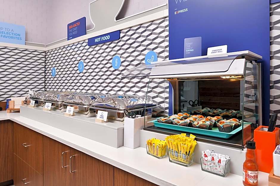 Holiday Inn Express Hotel and Suites Cincinnati - Mason By IHG