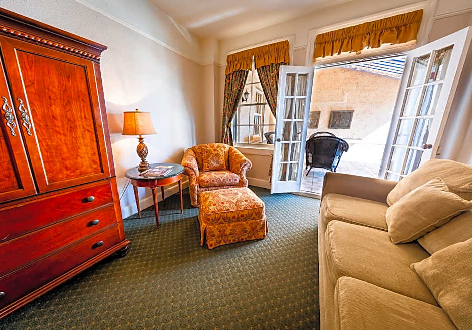 The Hotel Paisano
