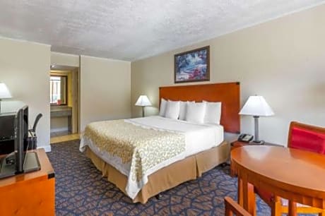 Days Inn & Suites by Wyndham Clermont