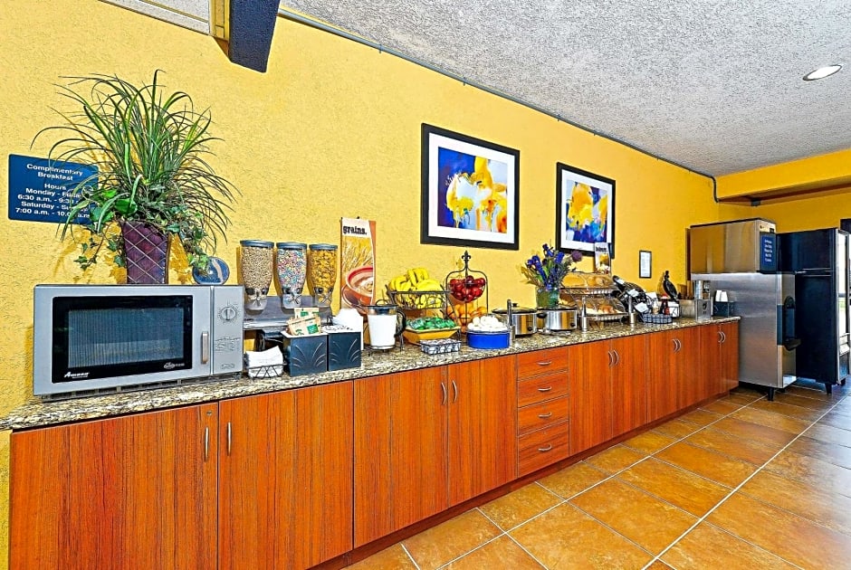 Microtel Inn & Suites by Wyndham New Braunfels I-35