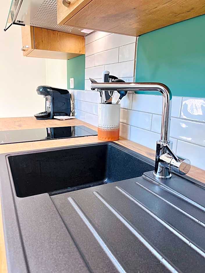 LE QUAI 6 - Studio neuf CALME LUMINEUX - CLIM - WiFi - Gare à 200m