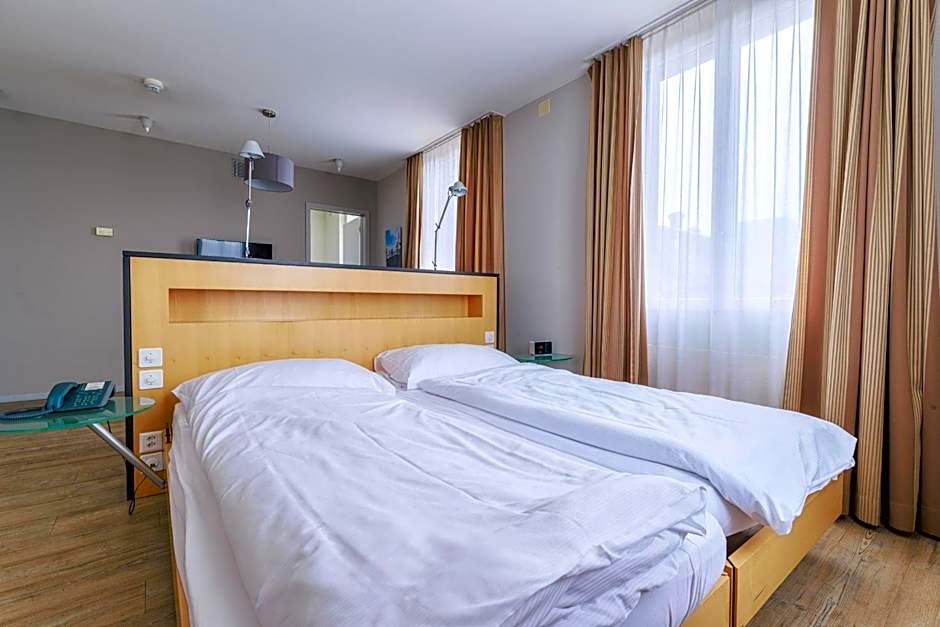 Royal Hotel - Urban Living