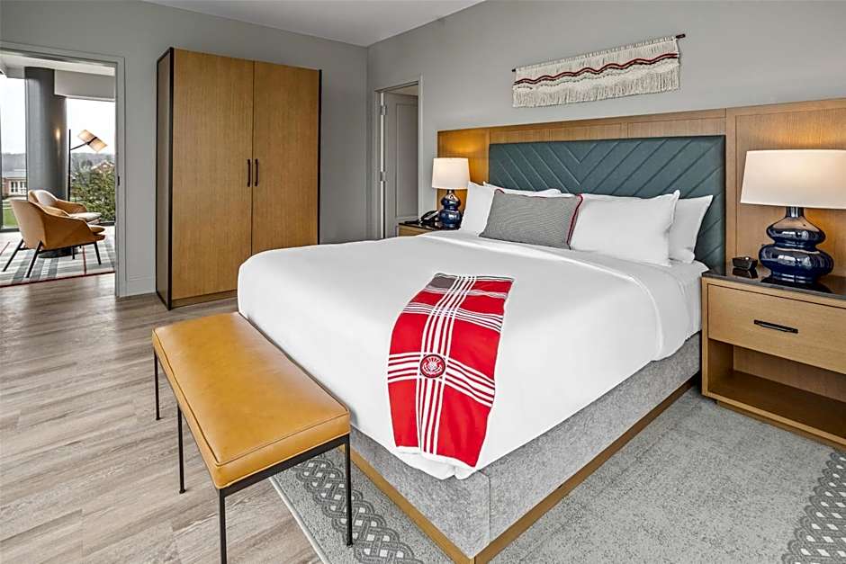 The Highlander at Radford, Tapestry Collection by Hilton