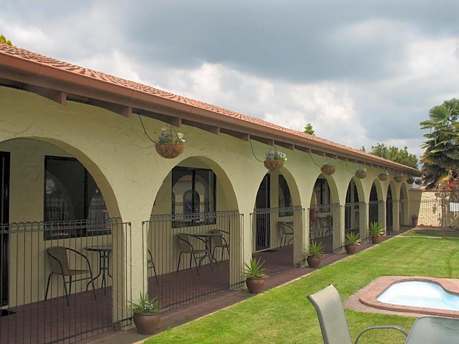 Captains Quarters Motor Inn