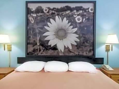 1 Queen Bed Suite Smoking