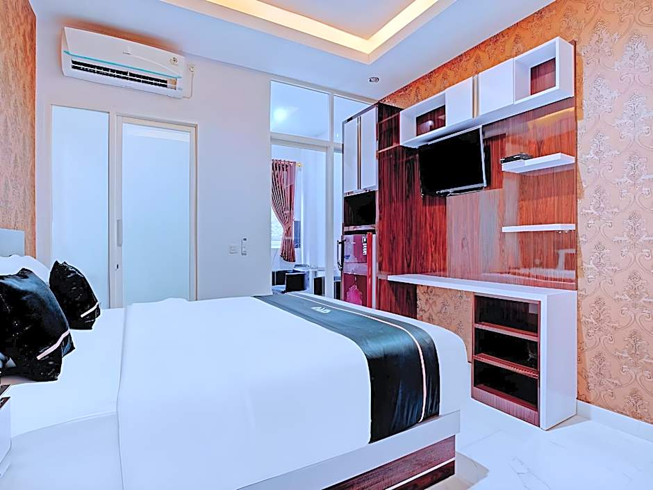 Collection O 90253 DHelomi