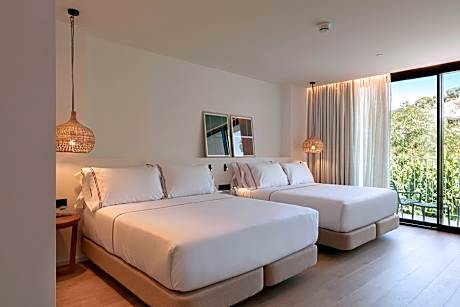 Quadruple 2 adults with 1 child