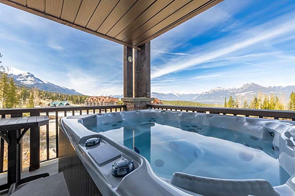 Fully Renovated Ski-in/out Loft with Private Hot Tub!