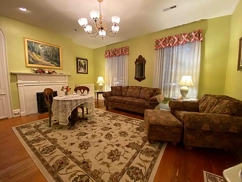 The Inn at Lincoln Square