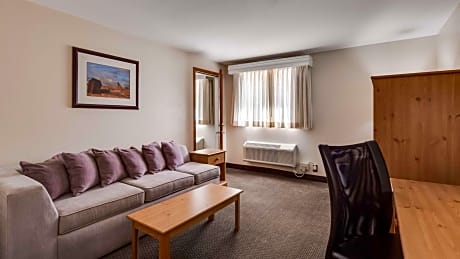 Suite-1 King Bed - Non-Smoking, Separate Bedroom, Sofabed, Microwave And Refrigerator, 2 Bathrooms, Full Breakfast