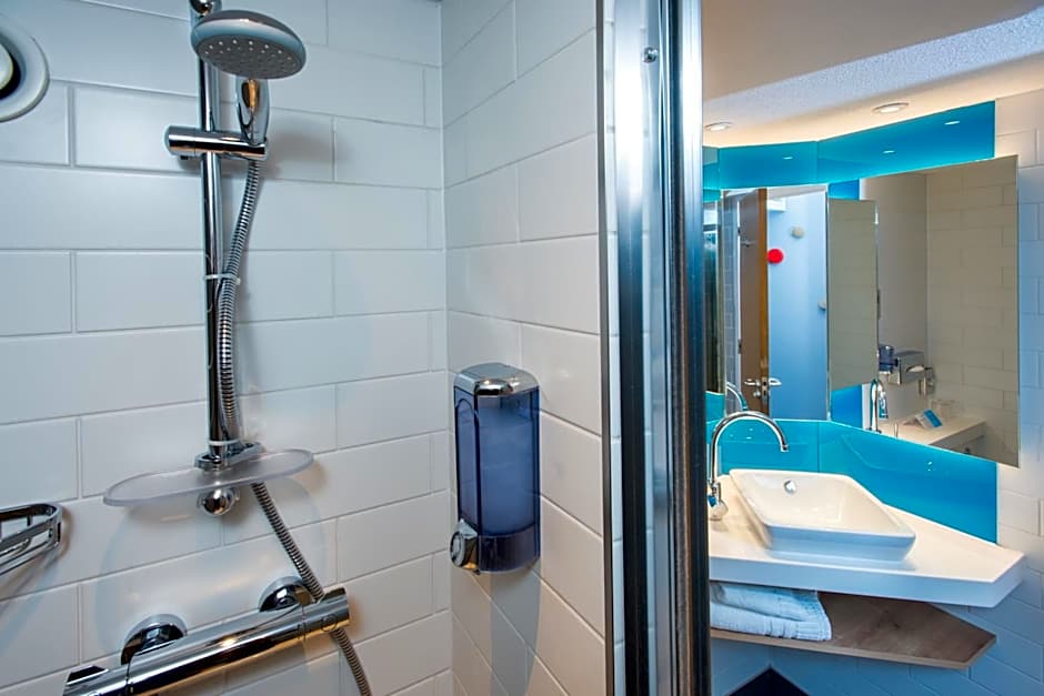 Holiday Inn Express Cardiff Bay By IHG