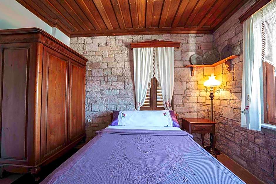 Cunda Tas Konak Otel