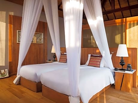 Deluxe Villa with 1 King Size bed, Lake View