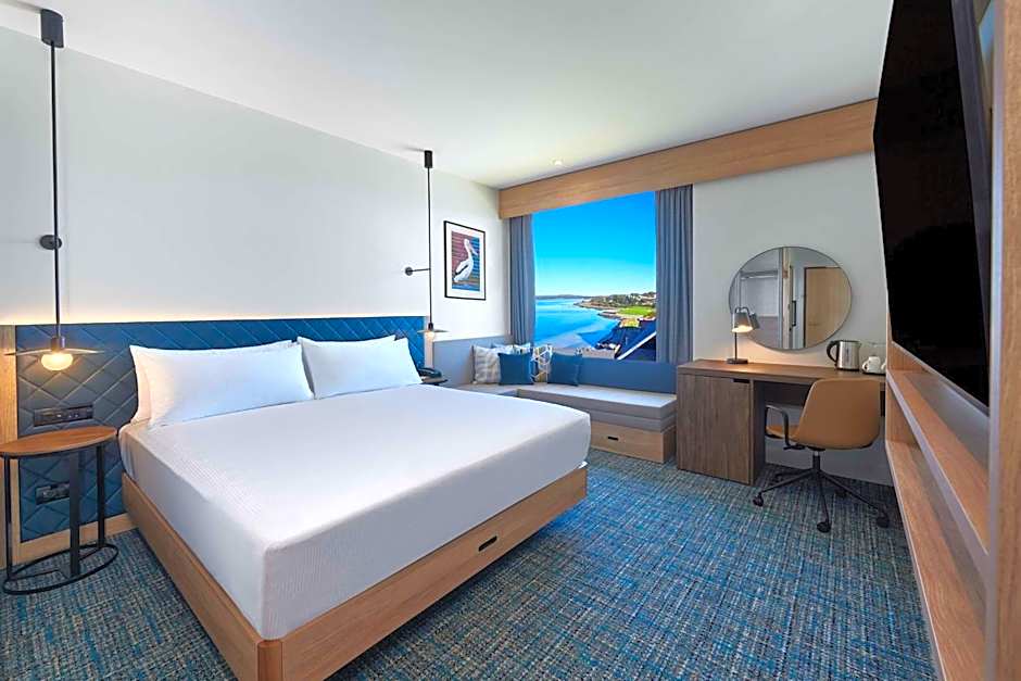 Photo 1 of 5 of 1 King Bed, Partial Harbor View