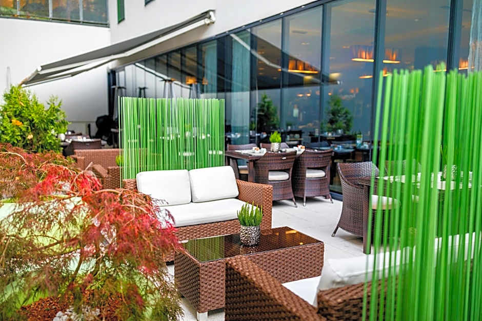 Occidental Praha Five