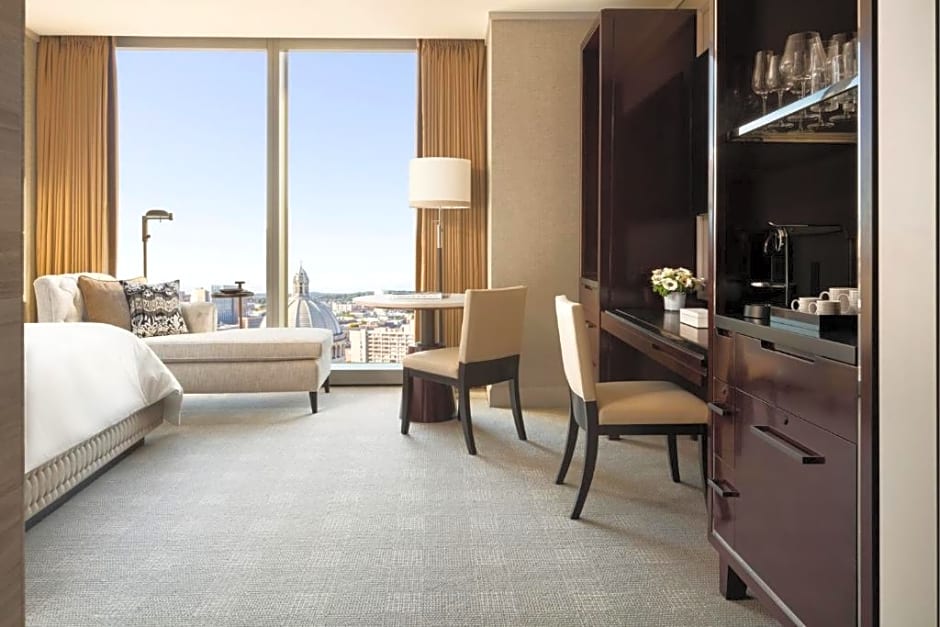 Photo 1 of 2 of Deluxe 1 King Bed, Accessible, City View