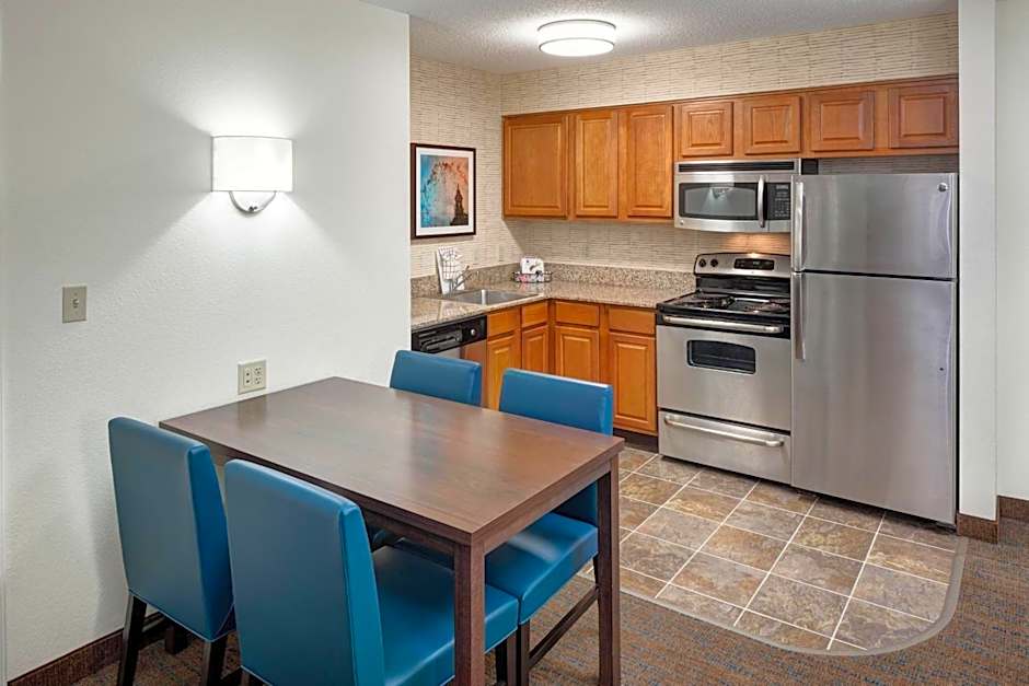 Residence Inn by Marriott Kansas City Country Club Plaza