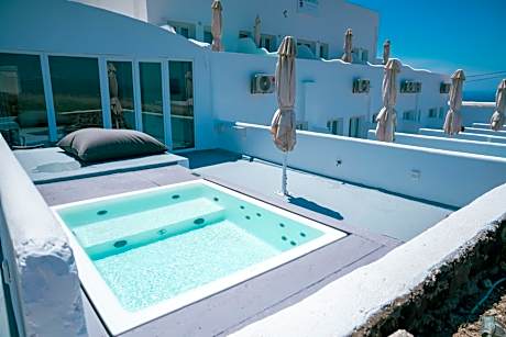 Bright Suite with Hot Tub