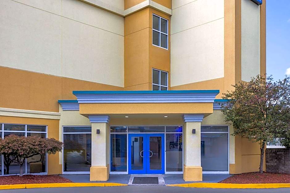 Days Inn & Suites by Wyndham Albany