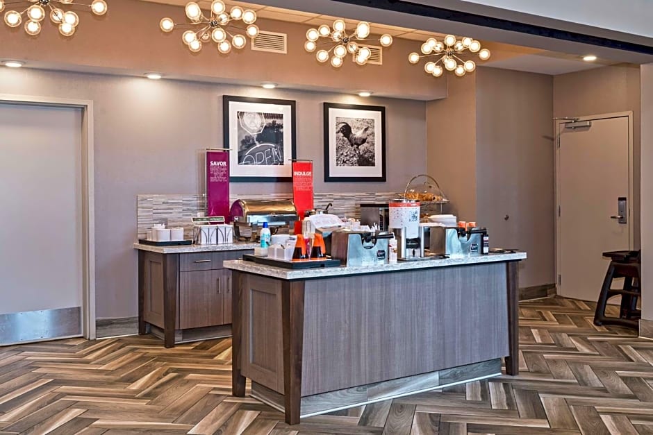 Hampton Inn By Hilton and Suites Minneapolis University Area, MN