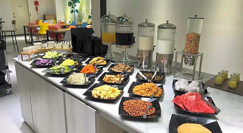 Fairytale YiSu Hot Spring Hotel