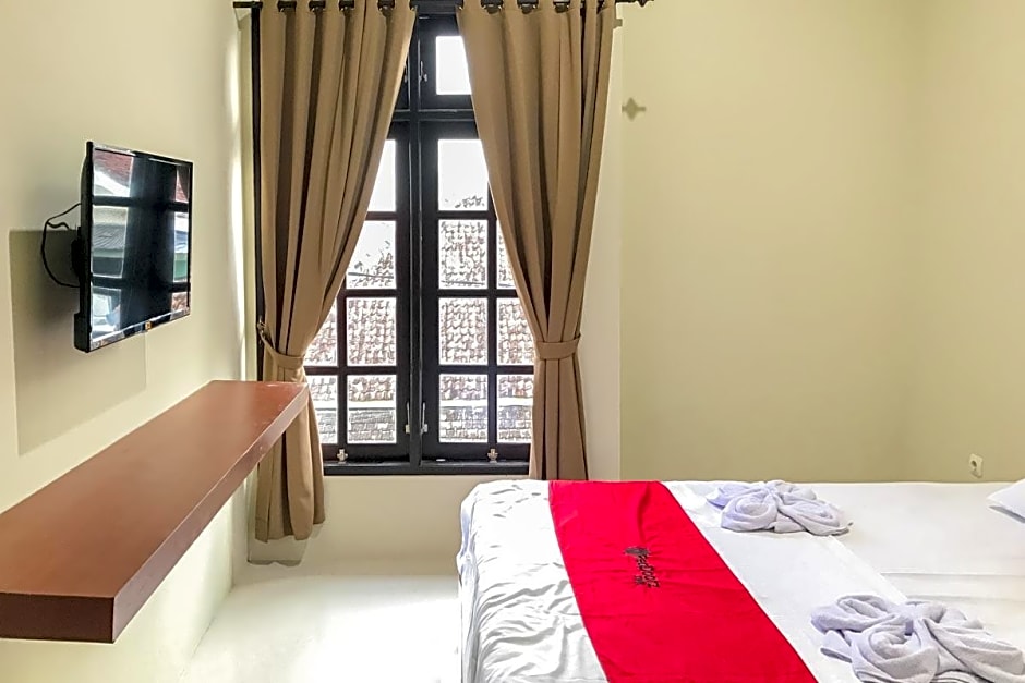 RedDoorz Syariah near Stasiun Madiun 2