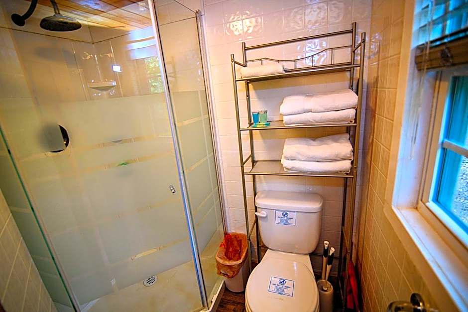 The Americana - Parker Creek Bend Cabins