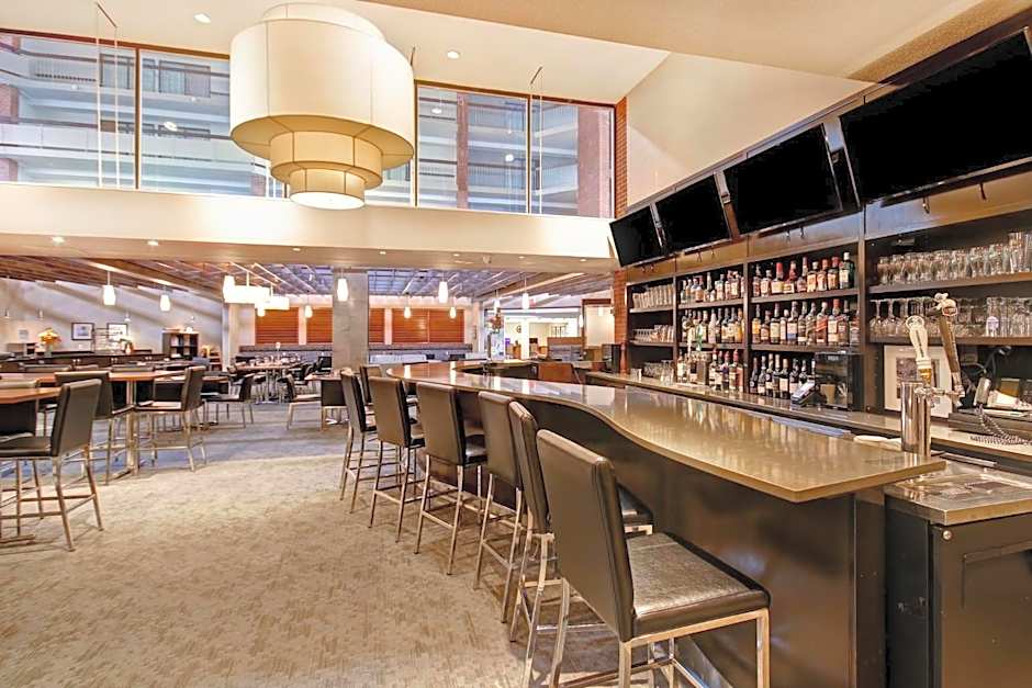 Holiday Inn Oakville Centre By IHG